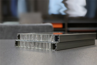 地腳套鋁材衛(wèi)生間隔斷2